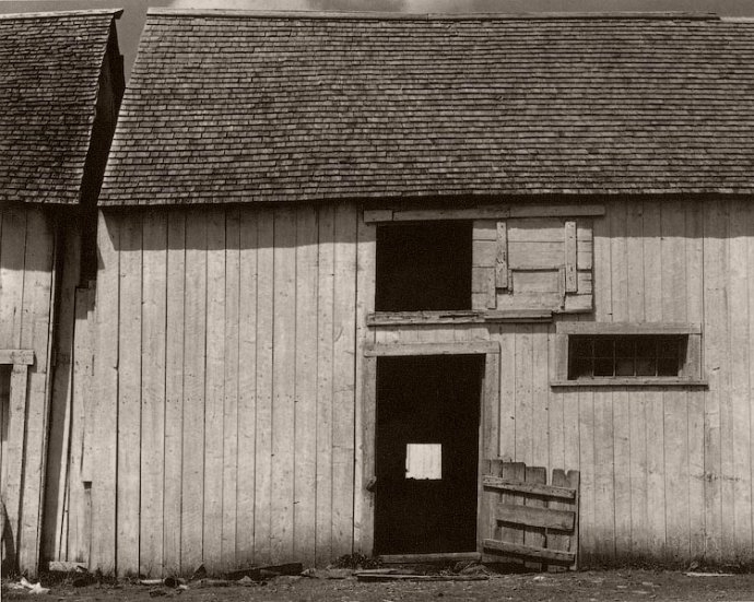 458b Paul Strand Barn, Gaspé 1936.jpg