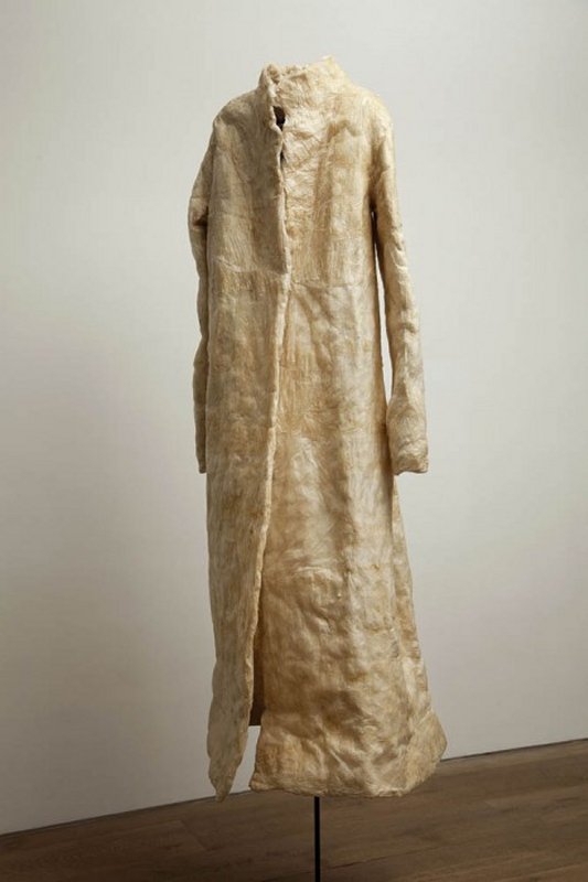 +855silvia-hatzl Dress-2012-skin-bone-wool-and-silk-190x60x50cm-466x700.jpg