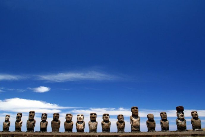 333 Moai at Ahu Tongariki, Easter Island.jpg