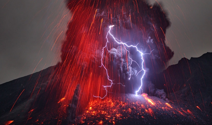 00000 621 Martin Rietze éruption du volcan Sakurajima 2013.jpg
