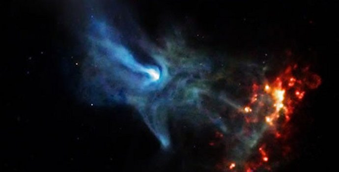 ++1185 télescope spatial NuSTAR en bleu, vent de particules issu du pulsar PSR B1509-58     17 000 années-lumière de la Terre  la zone rouge (située au-dessous des doigts de la main) correspond à une autre appelée RCW 89..jpg