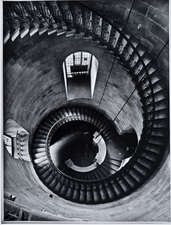 ++426 Helmut Gernsheim Spiral staircase in the clock tower of St. Paul’s Cathedral.png