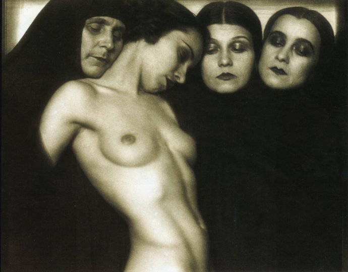 +++1332 Rudolf Koppitz, 1925 From Voluptuous Panic The Erotic World of Weimar Berlin METTRE +1345.jpg