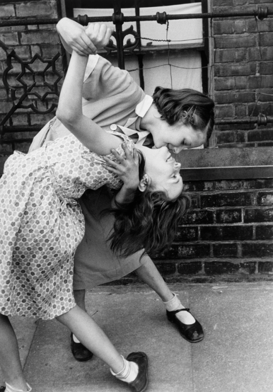 +1642 Thurston Hopkins      Tango in the East End, London       1954.png