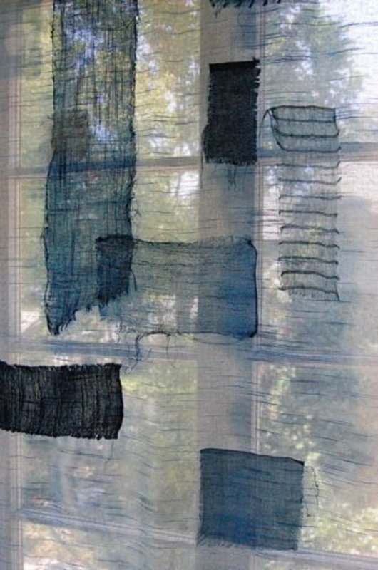 0000 576 japanese shibori   ( teinture textile japonaise à l'indigo ) trans boro window covering.jpg