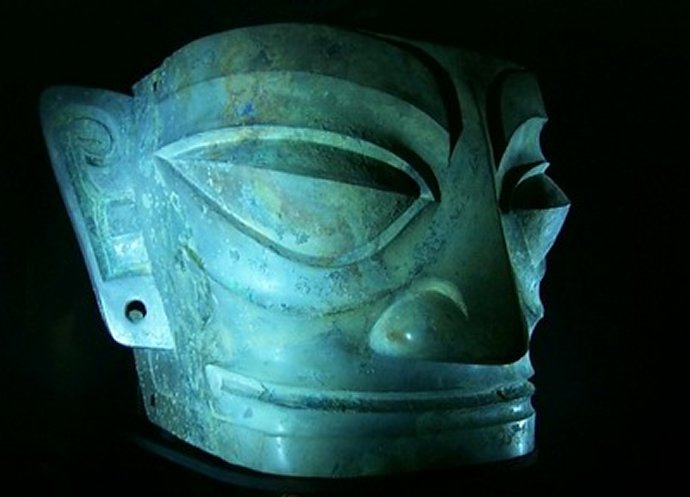 00000 masque-de-bronze-civilisation Shu - Sanxingdui Sichuan 1200 à 1000 av chine.jpg.jpg