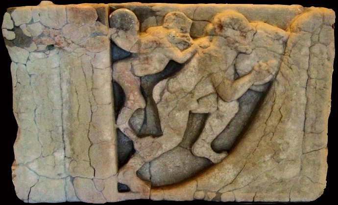 ++ 669 Métope avec le supplice de Sisyphe 570 à 560 av. J.-C., Provenance  Thesauros, sanctuaire d'Héra Argos à l'embouchure du Sele2.jpg