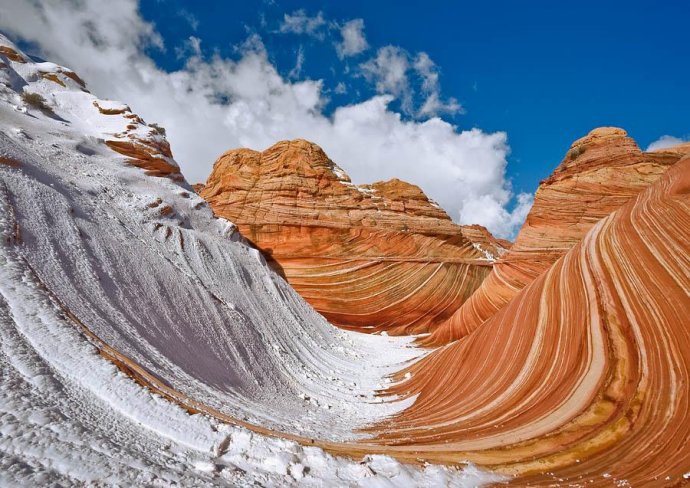 +335 The Wave,  à la frontière de l'Arizona et l'Utah, datant de 190 million d'années.jpg