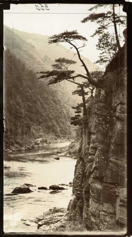 ++1343 Herbert Ponting Hozu Gawa River 1907.jpg