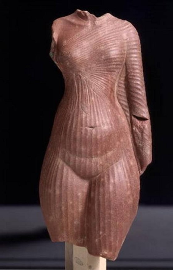nefertiti, Amarna, vers 1350 avant notre ère.jpg