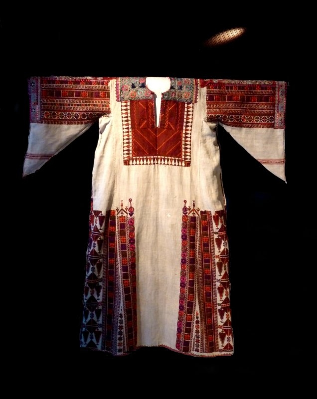29b Robe de femme palestinienne - vers 1950 - Palestine.jpg