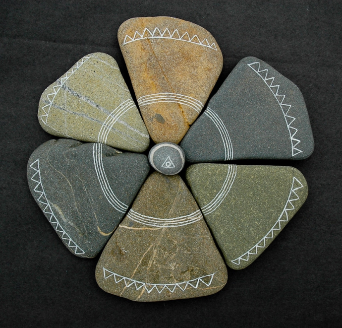 ++914Jos van Wunnik six triangular stones.jpg