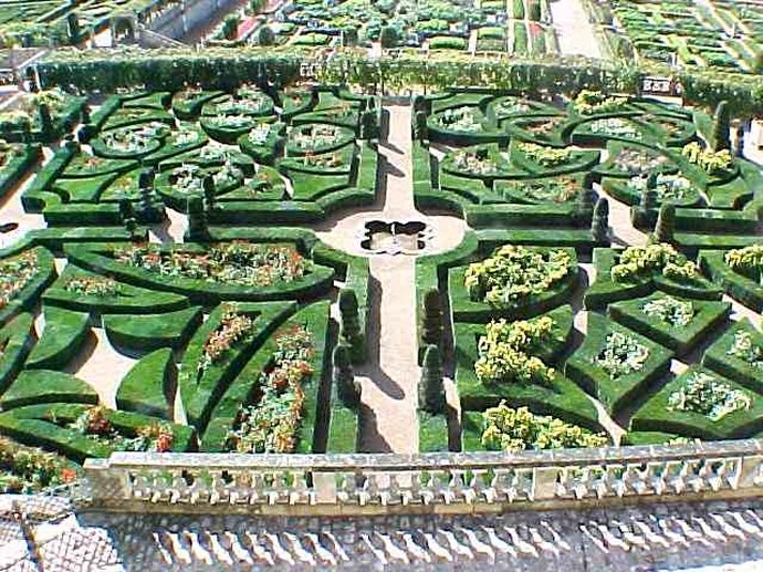 43 Jardins de Villandry - jardin à la française établi vers 1760, restauration par Joachim Carvallo en 1932  - Indre & Loire.jpg