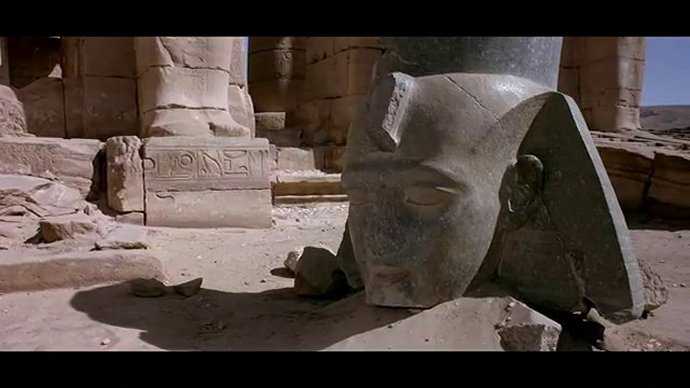 258 Ron Fricke Louxor temple de Ramses II vers 1250 bc  Egypte 2008.jpg