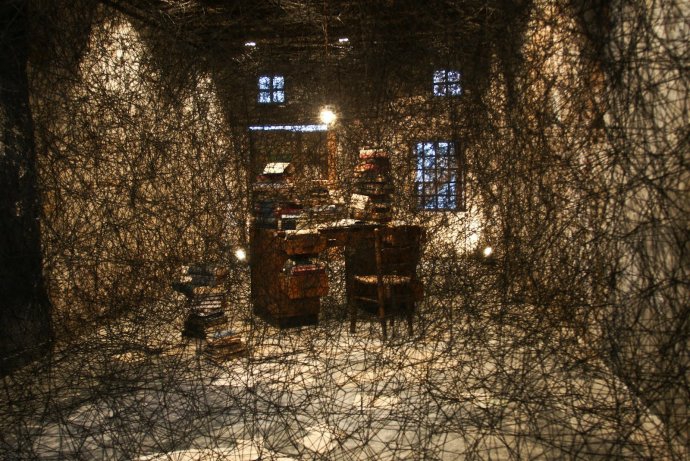 000000 620 chiharu_shiota_01.jpg